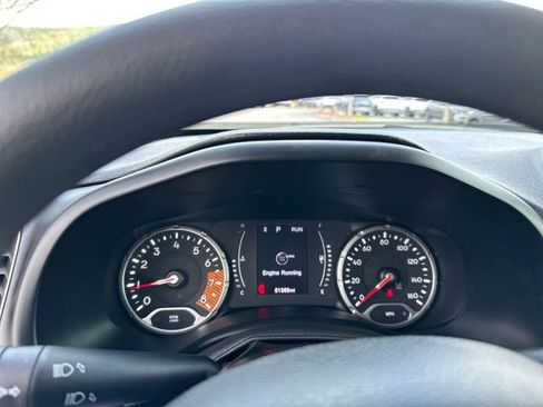 Used 2023 Jeep Renegade Latitude AWD/4WD image 14