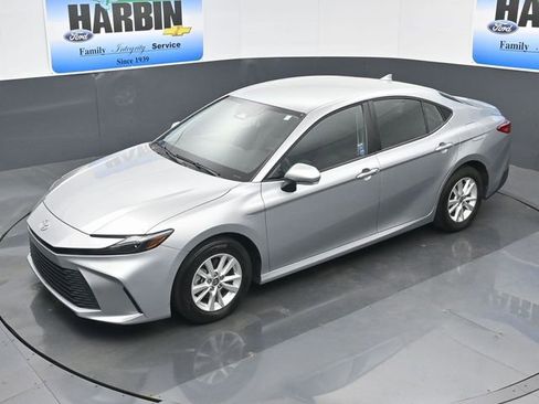 Used 2025 Toyota Camry LE w/ Convenience Package FWD image 18