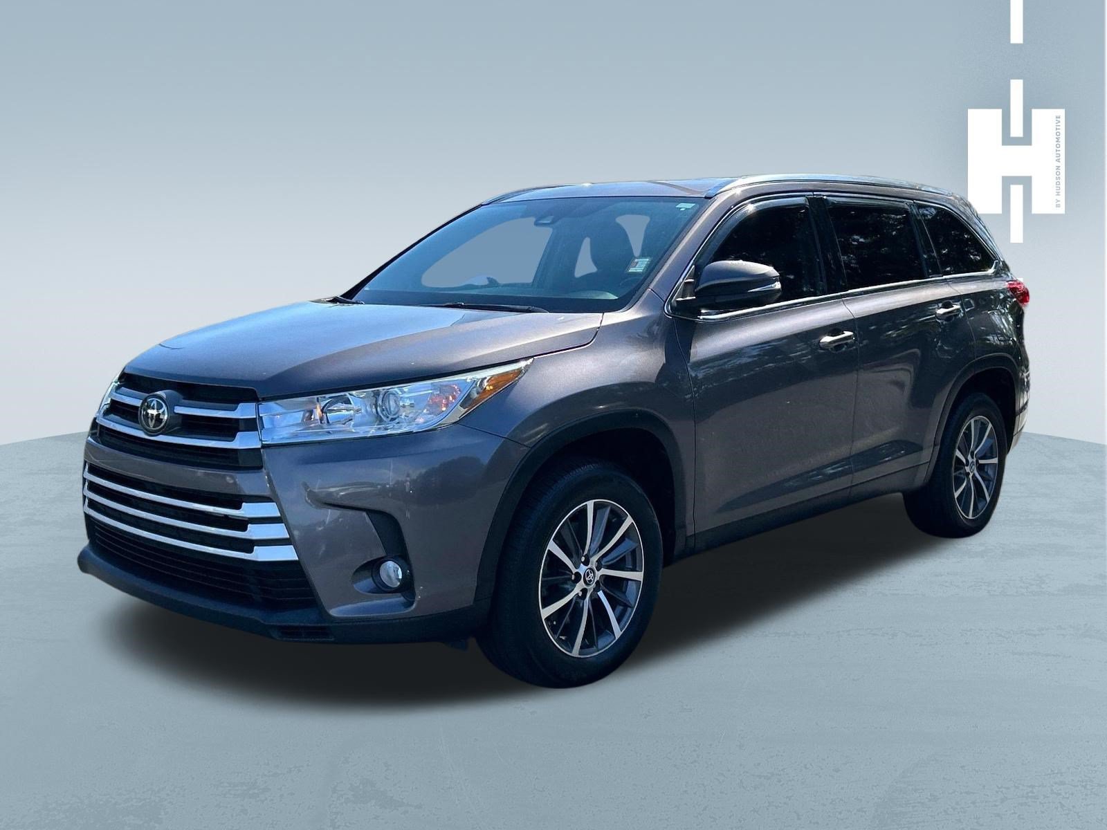 Used 2019 Toyota Highlander XLE FWD image 3