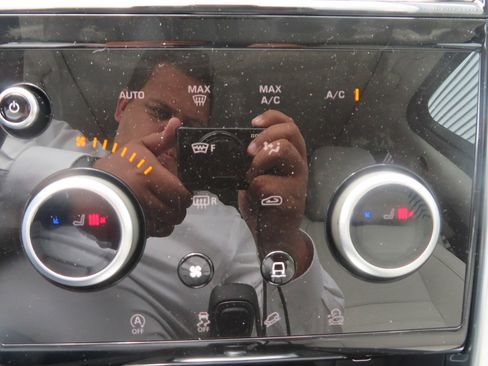 Used 2023 Land Rover Discovery Sport SE image 35