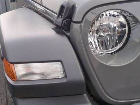 Used 2019 Jeep Wrangler Sport image 10