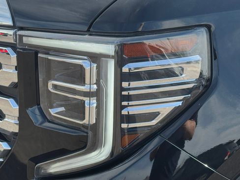 Used 2024 GMC Sierra 1500 Denali w/ Denali Reserve Package image 9