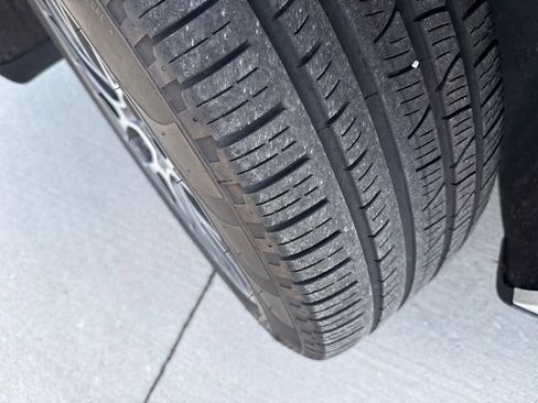 Used 2018 Porsche Macan AWD/4WD image 3