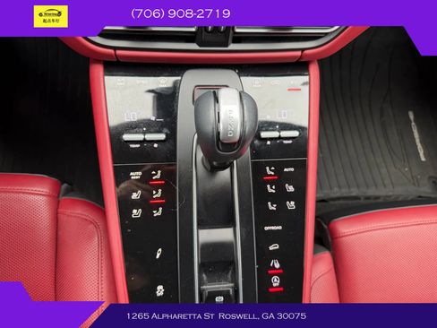 Used 2023 Porsche Macan Turbo image 12