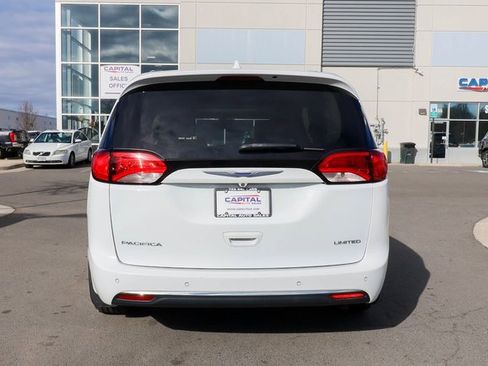 Used 2020 Chrysler Pacifica Limited w/ Tire & Wheel Group image 15