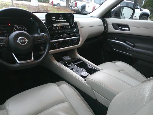 Used 2022 Nissan Pathfinder SL w/ SL Black Package image 32