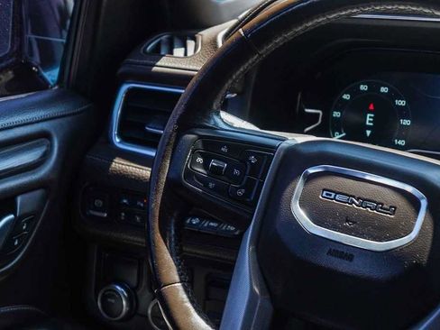 Used 2022 GMC Yukon XL Denali w/ Denali Premium Package RWD image 16
