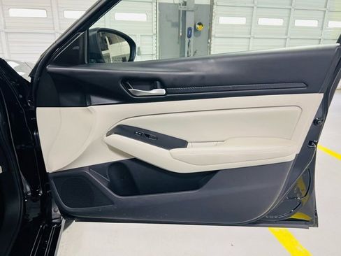 Used 2025 Nissan Altima 2.5 SV image 30