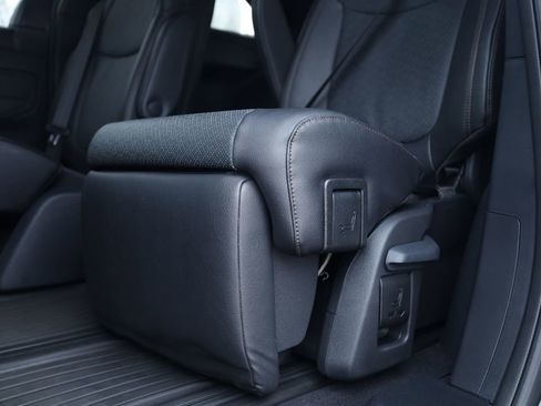 Used 2025 Toyota Sienna Platinum image 16