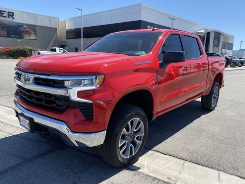 Used 2025 Chevrolet Silverado 1500 LT AWD/4WD image 38