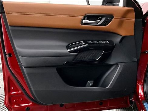 New 2026 Nissan Pathfinder Platinum image 32