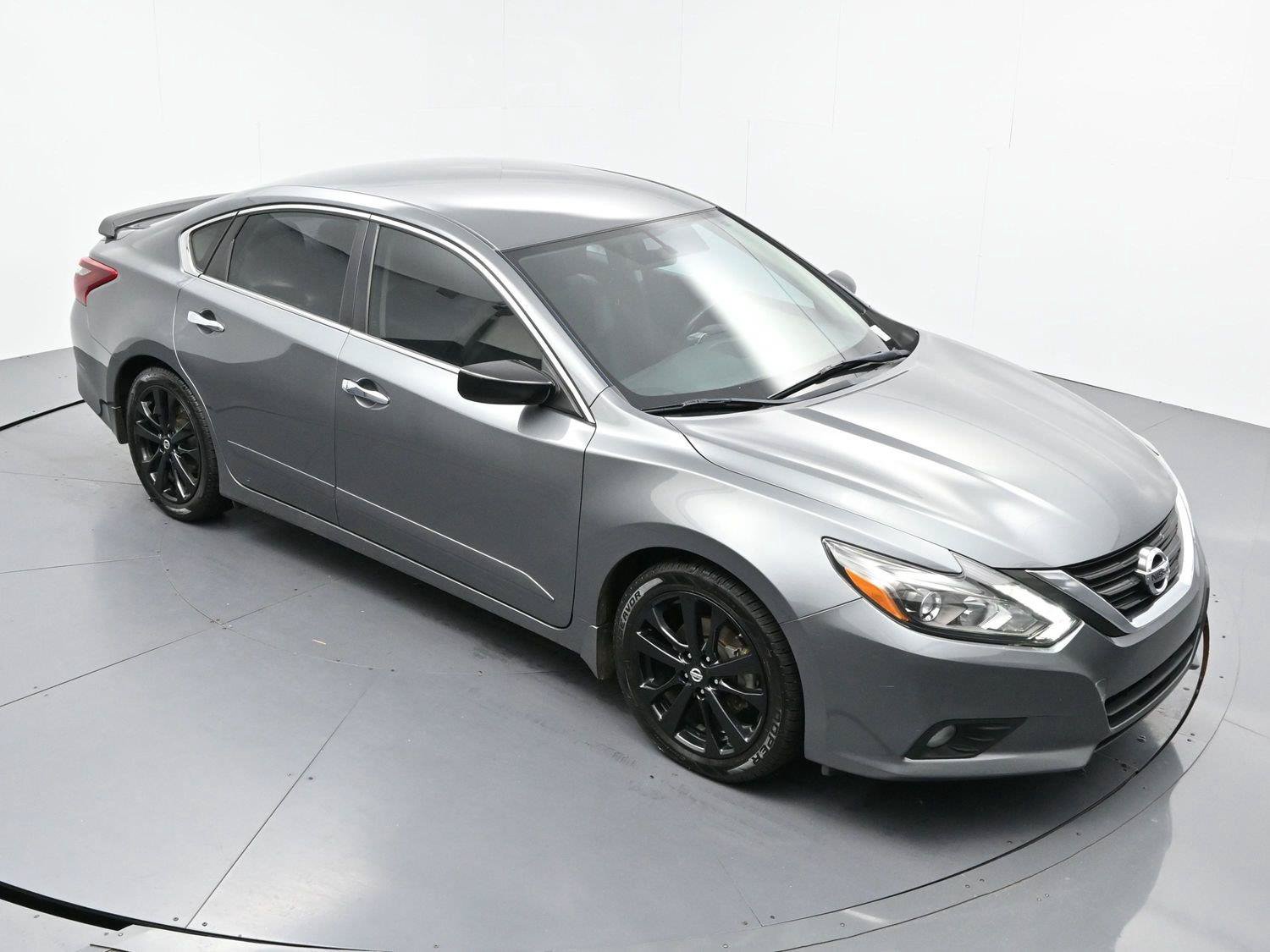 Used 2017 Nissan Altima 2.5 SR w/ Midnight Edition Package FWD image 35