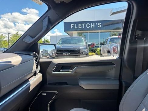 Used 2023 GMC Sierra 1500 SLT w/ SLT Premium Package AWD/4WD image 14