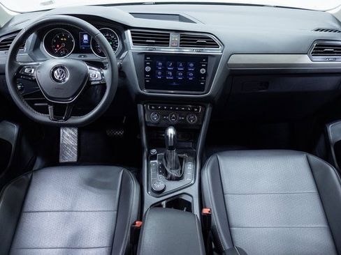 Used 2021 Volkswagen Tiguan SE image 19