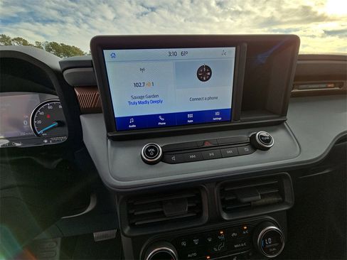 Used 2022 Ford Maverick Lariat w/ Lariat Luxury Package image 16