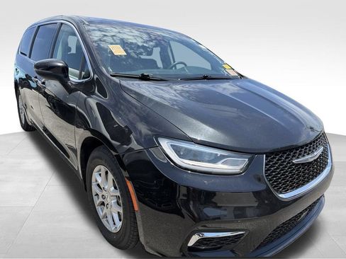 Used 2023 Chrysler Pacifica Touring-L FWD image 25
