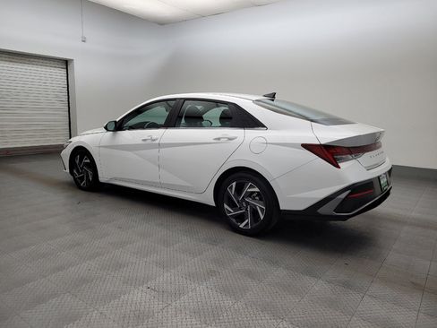 Used 2025 Hyundai Elantra SEL FWD image 3