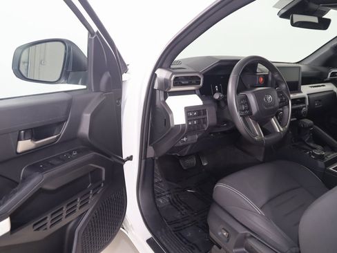 Used 2024 Toyota Tacoma TRD Off-Road image 43
