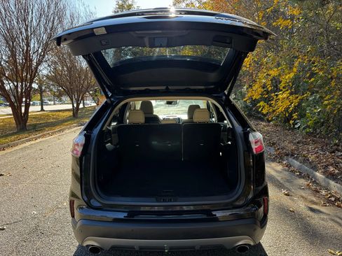 Used 2020 Ford Edge Titanium image 7