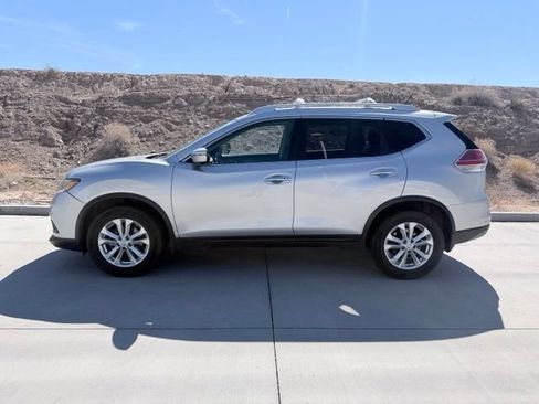 Used 2016 Nissan Rogue SV w/ SV Premium Package FWD image 5