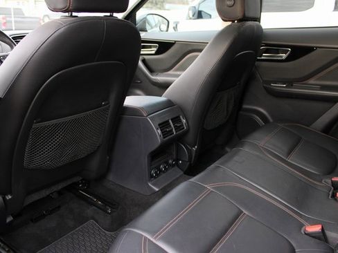 Used 2018 Jaguar F-PACE Prestige image 32