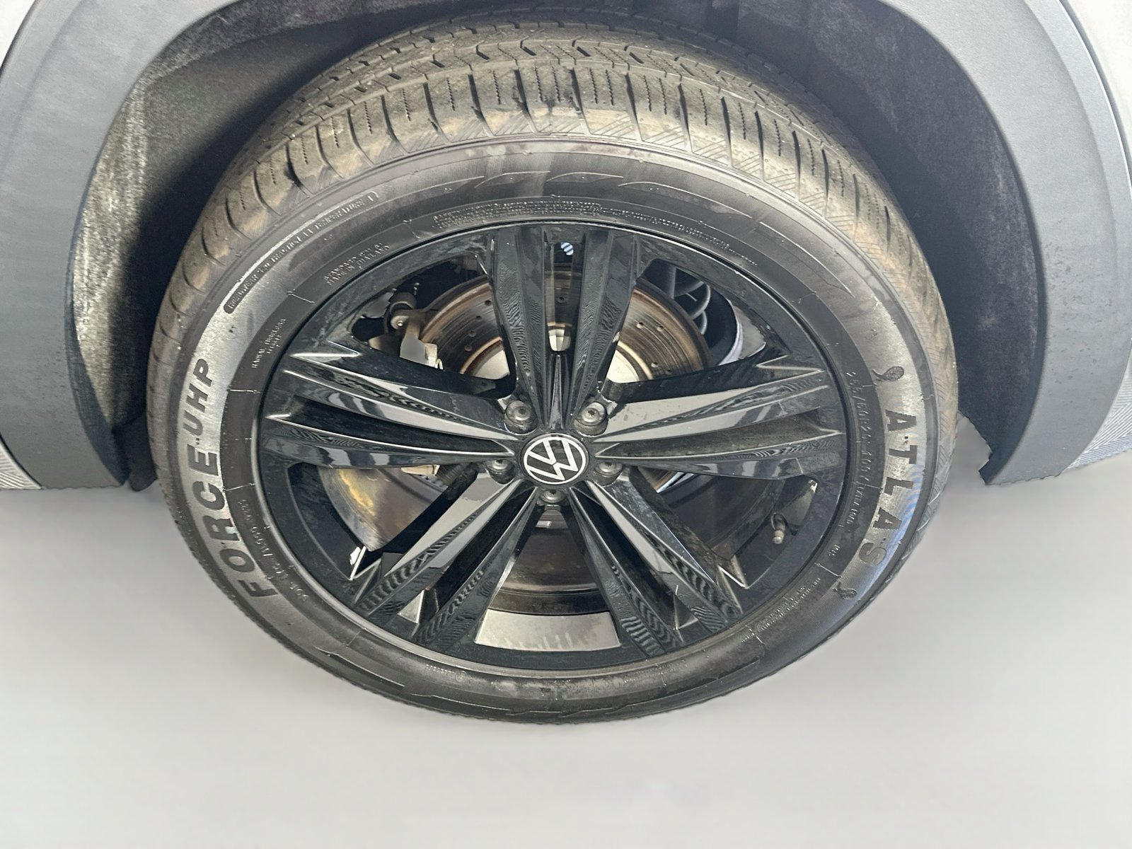 Used 2023 Volkswagen Atlas Cross Sport SEL R-Line AWD/4WD image 31