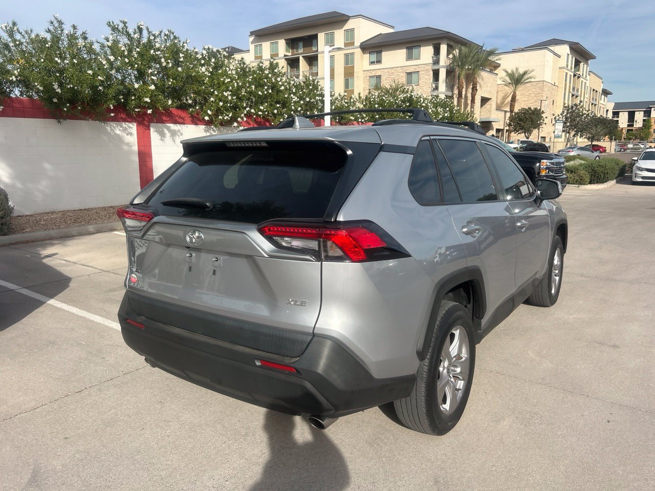 Used 2022 Toyota RAV4 XLE w/ Convenience Package FWD image 4