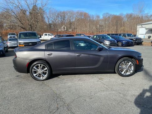 Used 2020 Dodge Charger SXT image 4