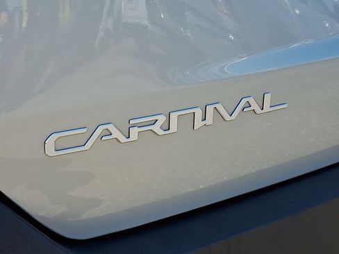 Used 2025 Kia Carnival SX Prestige FWD image 30
