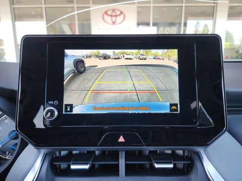 Used 2024 Toyota Venza LE AWD/4WD image 13