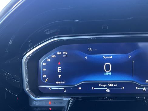 Used 2023 Chevrolet Silverado 1500 RST image 3