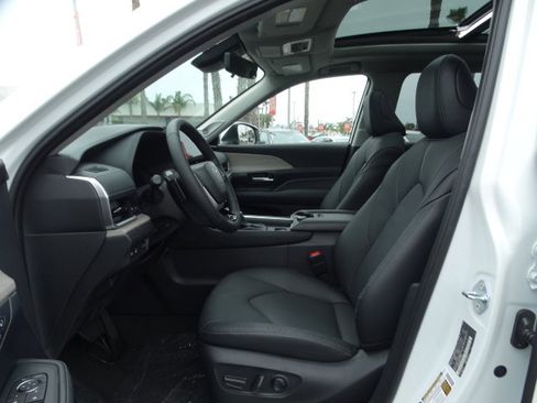 New 2026 Toyota Grand Highlander Platinum AWD/4WD image 10