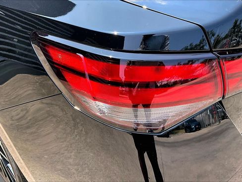 Certified 2025 Nissan Sentra SR w/ Midnight Edition FWD image 29