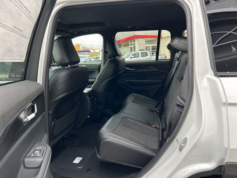 New 2025 Jeep Grand Cherokee 4WD image 10