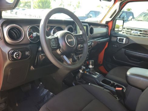 Used 2023 Jeep Gladiator Sport image 9