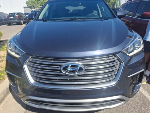 Used 2018 Hyundai Santa Fe SE image 2