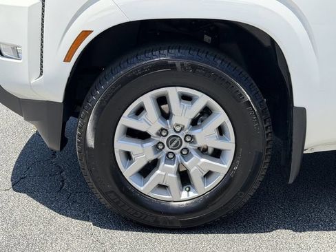Used 2024 Nissan Frontier SV w/ SV Convenience Package RWD image 11