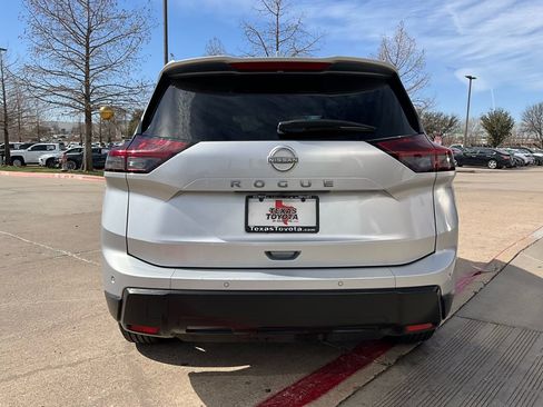 Used 2025 Nissan Rogue SV image 7