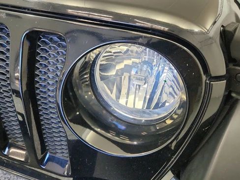 Used 2018 Jeep Wrangler Sport image 14