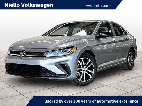 Used 2025 Volkswagen Jetta Sport image 1