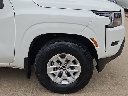 Certified 2024 Nissan Frontier SV image 7