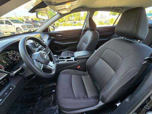 Used 2024 Nissan Altima 2.5 SV image 17
