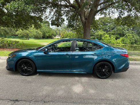Used 2025 Toyota Camry SE w/ Convenience Package FWD image 3