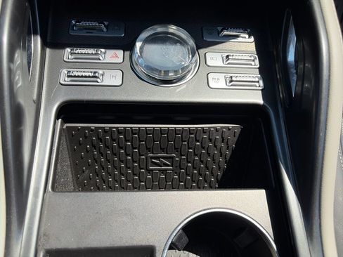 Used 2025 Lincoln Nautilus Premier AWD/4WD image 22