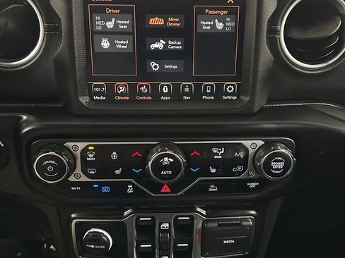 Used 2023 Jeep Wrangler Unlimited Sahara w/ Cold Weather Group AWD/4WD image 21