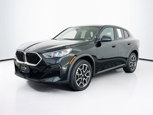 Used 2025 BMW X2 xDrive28i AWD/4WD image 3