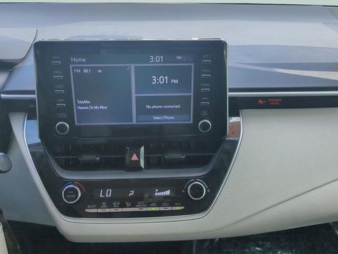 Used 2020 Toyota Corolla LE image 16
