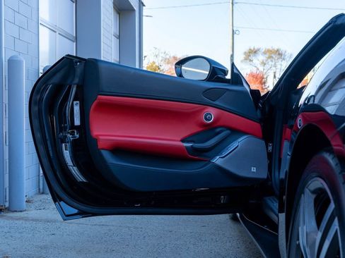 Certified 2022 Ferrari Portofino M image 27