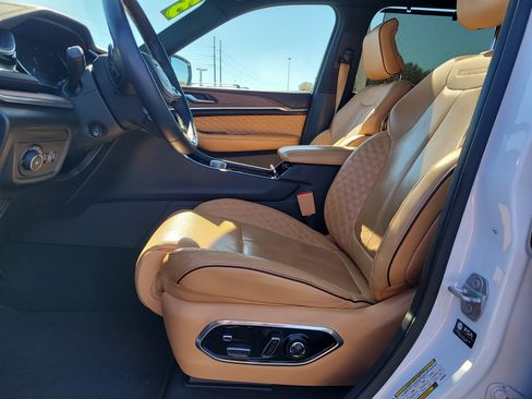 Used 2023 Jeep Grand Cherokee L Summit w/ Advanced Protech Group IV image 19