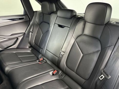 Certified 2023 Porsche Macan Turbo AWD/4WD image 21